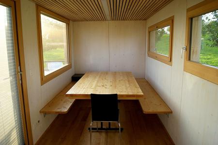 Wiesenwagen innen Archehof Neuhof